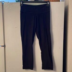 Lululemon Size‎ 2 Black Crop Leggings Teal inside Waistband